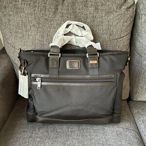 Tumi Brief Tote 222641 NWT